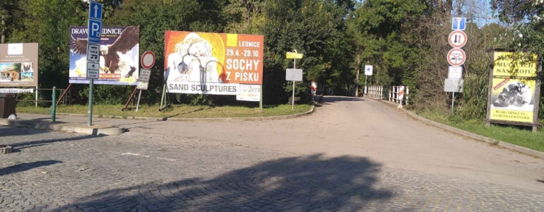 Vstupní brána do CHKO Soutok v Lednici.