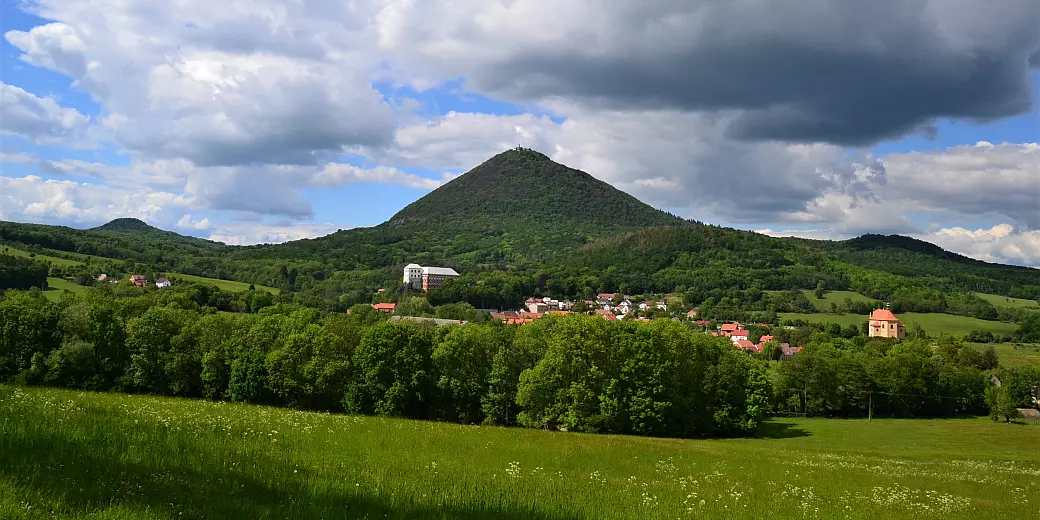CHKO České středohoří z dronu.
